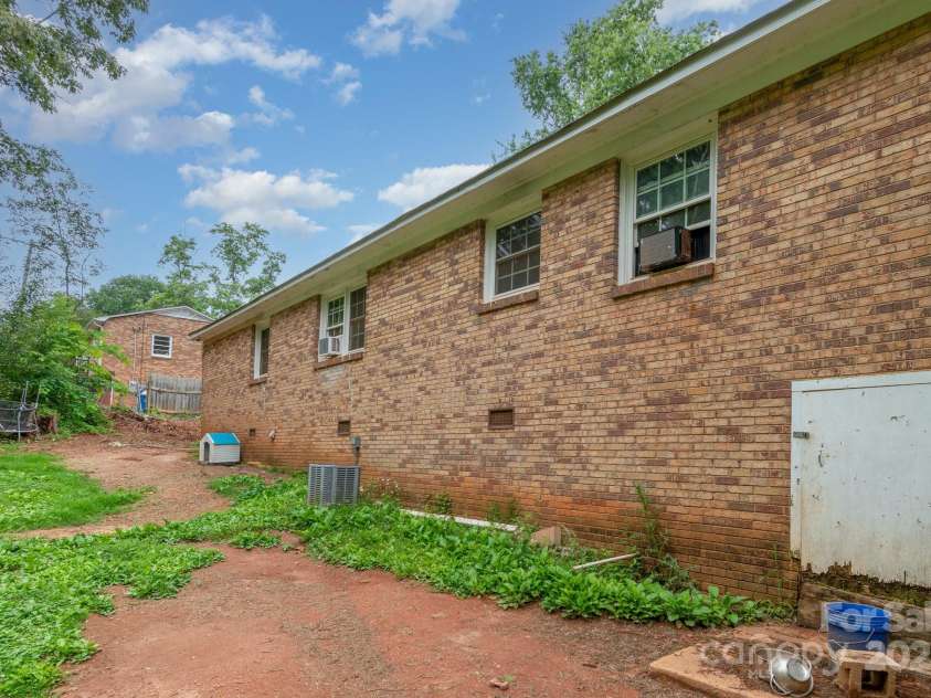 302 Kimberlee Drive, Shelby, NC 28152.  MLS# CAR4248743, YatesRealty ID 18820. 