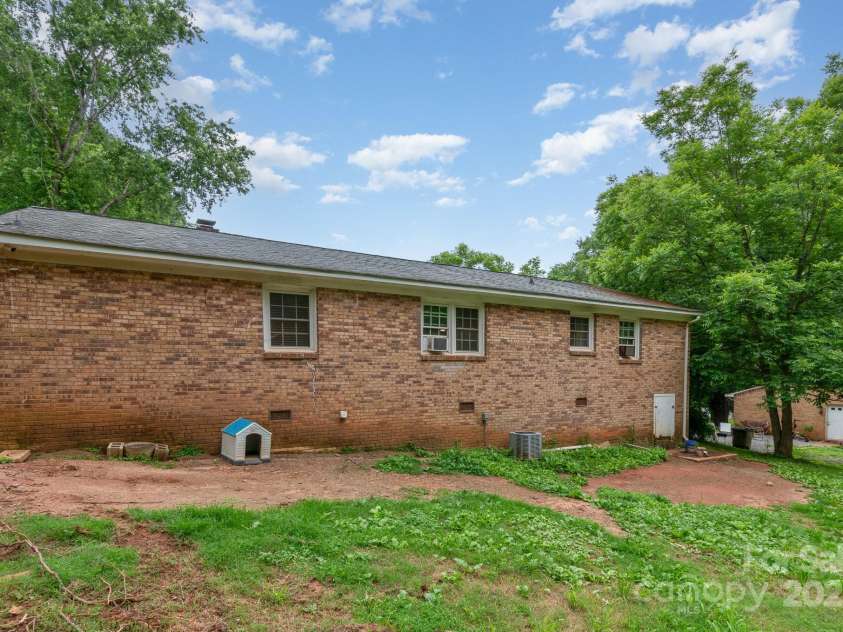 302 Kimberlee Drive, Shelby, NC 28152.  MLS# CAR4248743, YatesRealty ID 18820. 