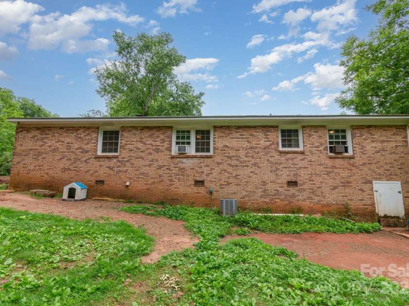 302 Kimberlee Drive, Shelby, NC 28152.  MLS# CAR4248743, YatesRealty ID 18820. 