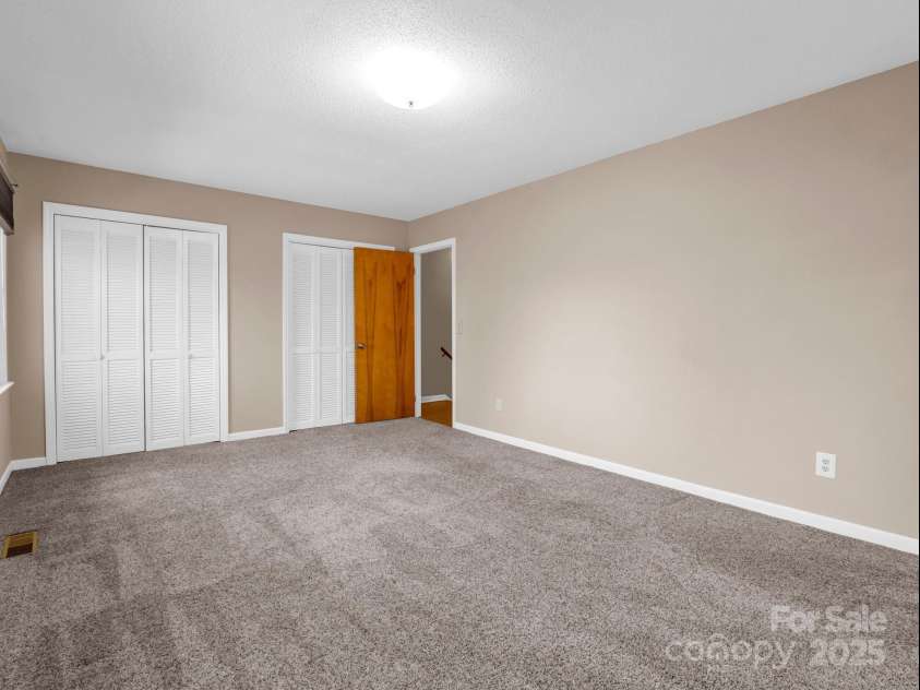 60 Vista View Court, Etowah, NC 28729.  MLS# CAR4217960, YatesRealty ID 18822. 
