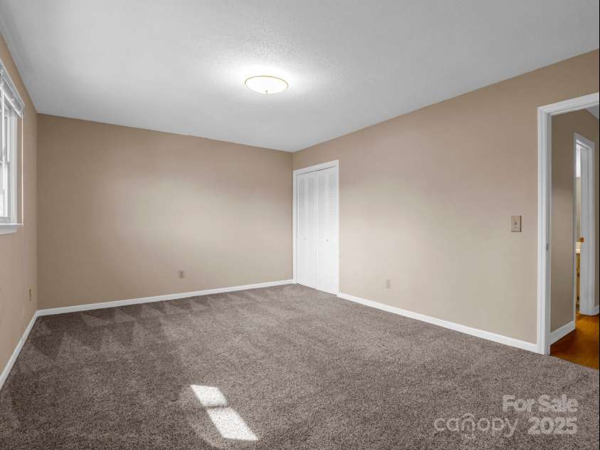 60 Vista View Court, Etowah, NC 28729.  MLS# CAR4217960, YatesRealty ID 18822. 