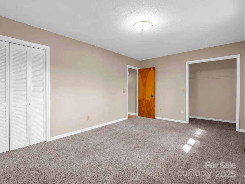 60 Vista View Court, Etowah, NC 28729.  MLS# CAR4217960, YatesRealty ID 18822. 