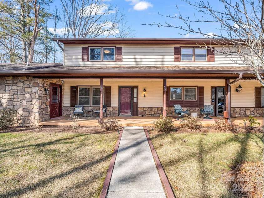 60 Vista View Court, Etowah, NC 28729.  MLS# CAR4217960, YatesRealty ID 18822. 