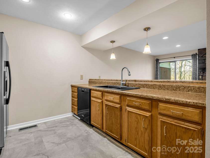 60 Vista View Court, Etowah, NC 28729.  MLS# CAR4217960, YatesRealty ID 18822. 