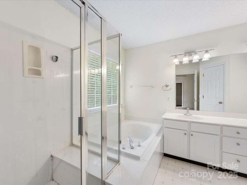 12529 Old Timber Road, Charlotte, NC 28269.  MLS# CAR4265449, YatesRealty ID 18823. Primary bath