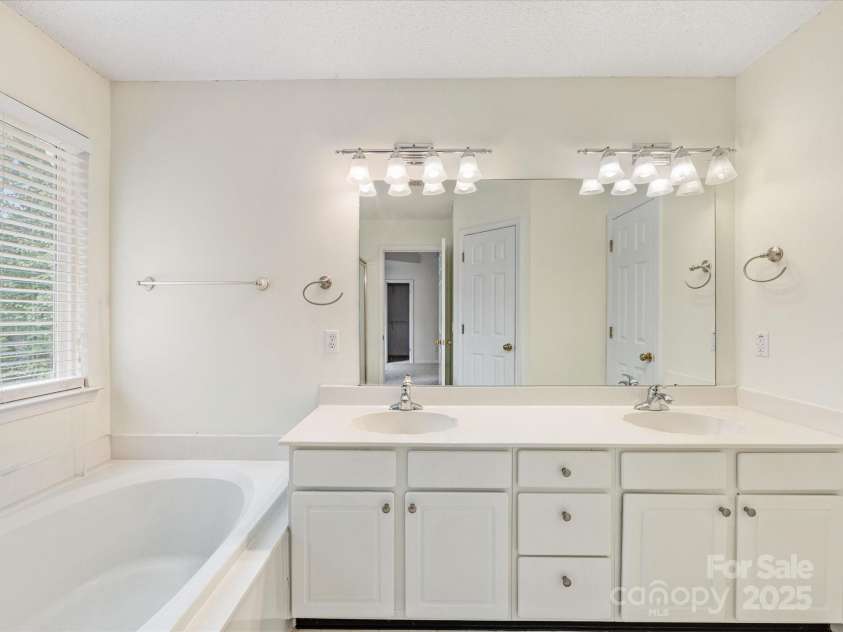 12529 Old Timber Road, Charlotte, NC 28269.  MLS# CAR4265449, YatesRealty ID 18823. Primary bath