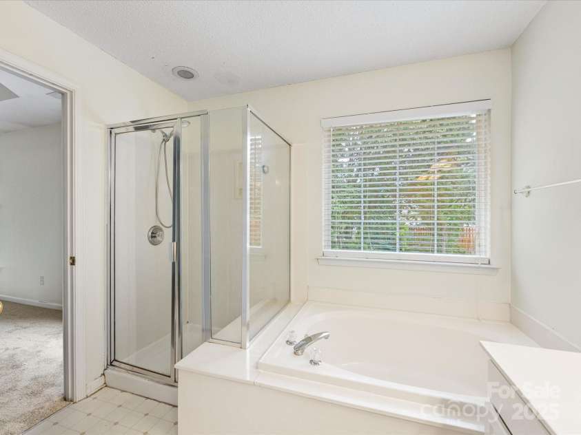 12529 Old Timber Road, Charlotte, NC 28269.  MLS# CAR4265449, YatesRealty ID 18823. Primary bath