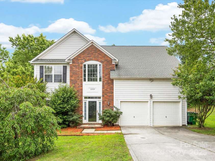 12529 Old Timber Road, Charlotte, NC 28269.  MLS# CAR4265449, YatesRealty ID 18823. Welcome Home
