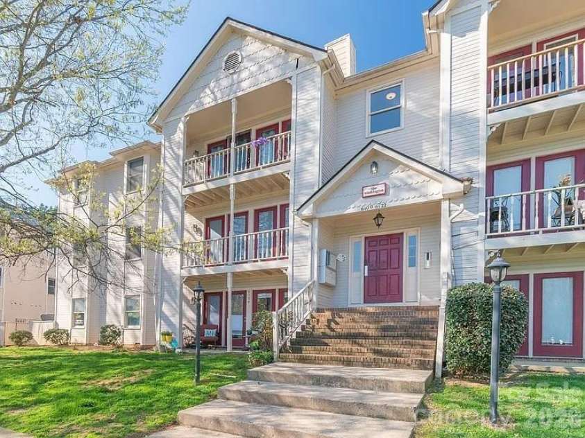 6112 Meadow Rose Lane, Charlotte, NC 28215.  MLS# CAR4365840, YatesRealty ID 18823. 