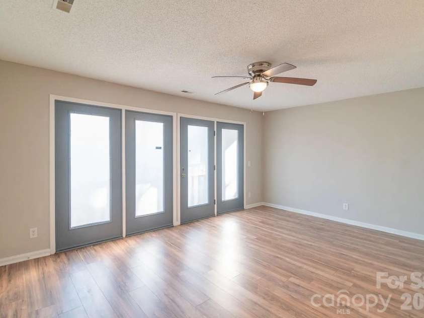 6112 Meadow Rose Lane, Charlotte, NC 28215.  MLS# CAR4365840, YatesRealty ID 18823. 