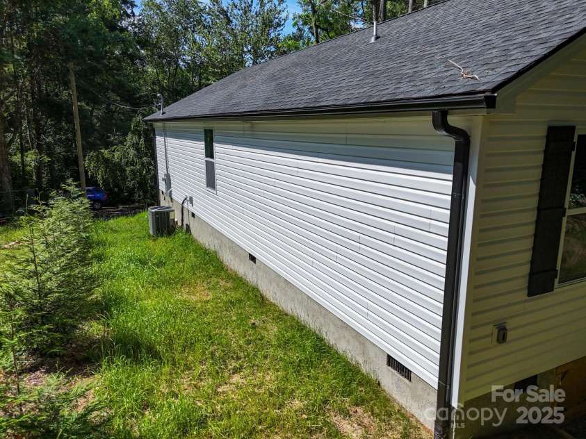 44 Rosemary Road, Asheville, NC 28806.  MLS# CAR4233234, YatesRealty ID 18824. 