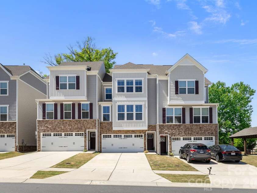9866 Oaklawn Boulevard, Huntersville, NC 28078.  MLS# CAR4368948, YatesRealty ID 18824. 