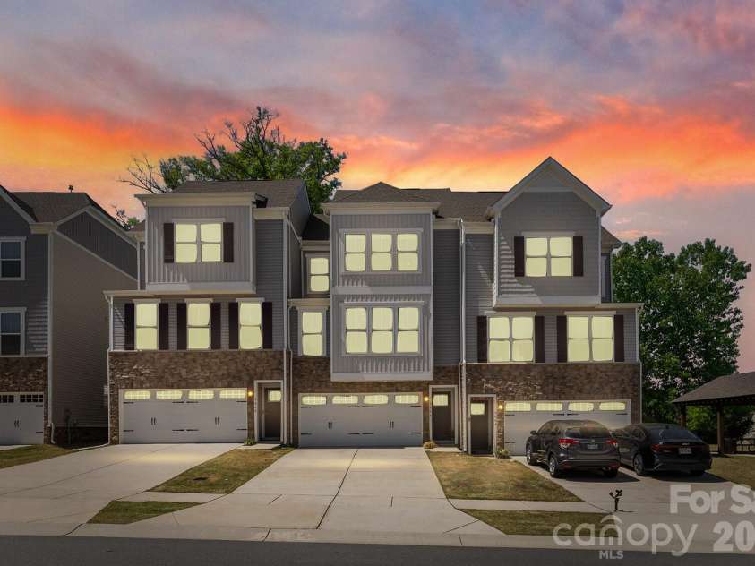9866 Oaklawn Boulevard, Huntersville, NC 28078.  MLS# CAR4368948, YatesRealty ID 18824. 
