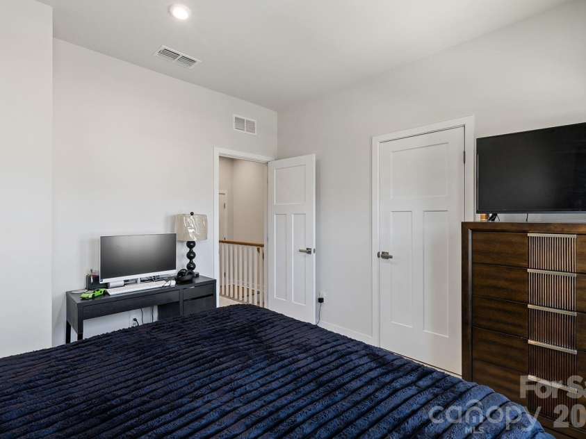 9866 Oaklawn Boulevard, Huntersville, NC 28078.  MLS# CAR4368948, YatesRealty ID 18824. 