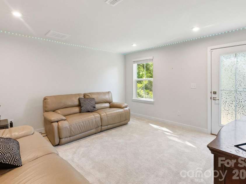 9866 Oaklawn Boulevard, Huntersville, NC 28078.  MLS# CAR4368948, YatesRealty ID 18824. 