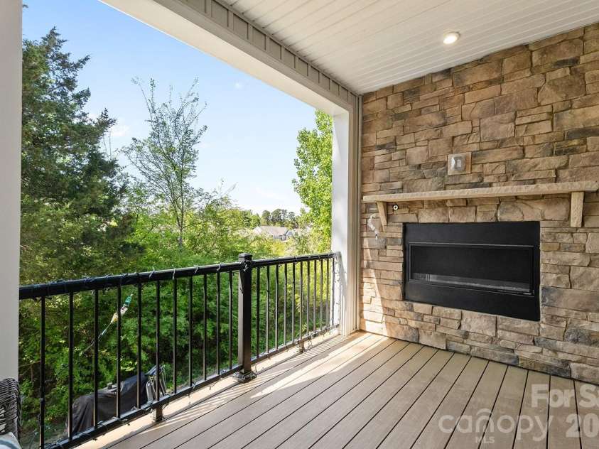 9866 Oaklawn Boulevard, Huntersville, NC 28078.  MLS# CAR4368948, YatesRealty ID 18824. 