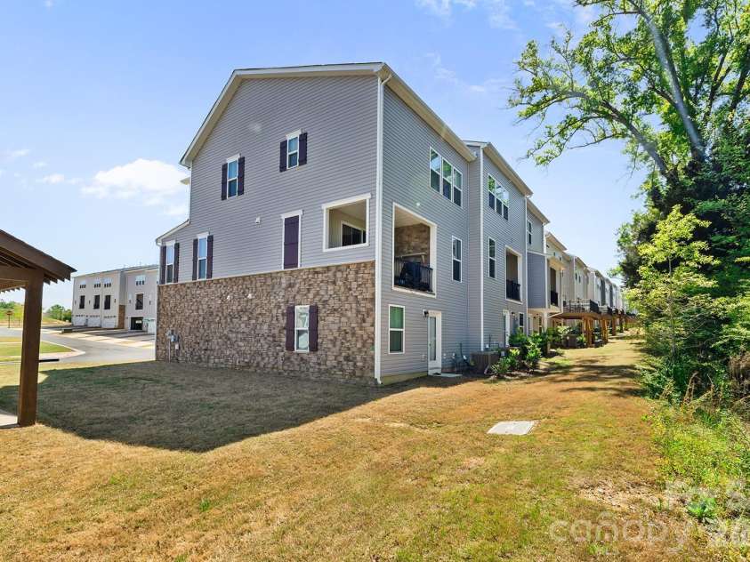 9866 Oaklawn Boulevard, Huntersville, NC 28078.  MLS# CAR4368948, YatesRealty ID 18824. 
