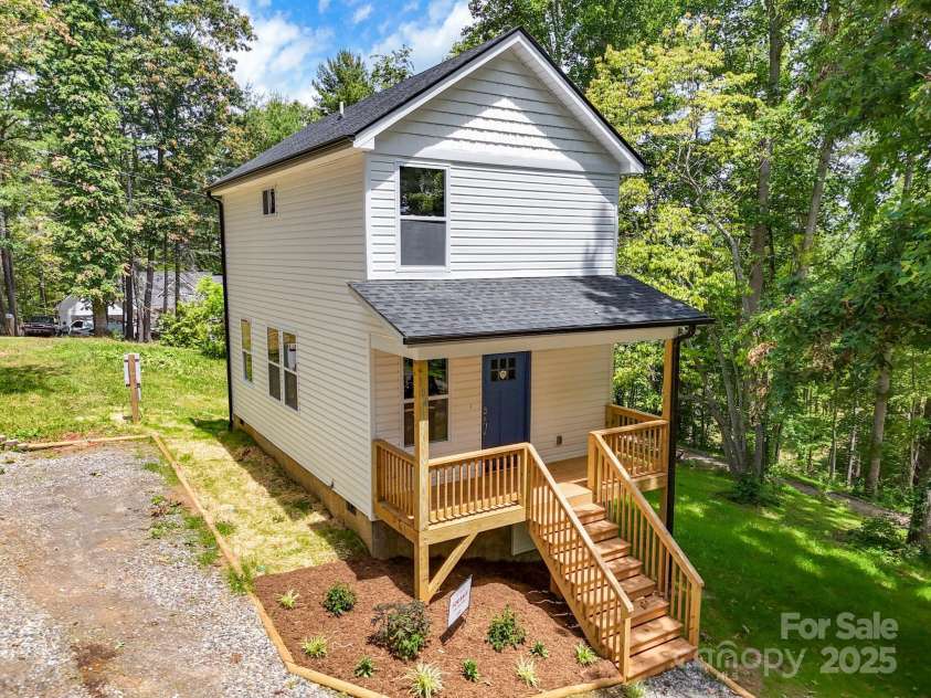 104 Forest Fern Lane, Alexander, NC 28701.  MLS# CAR4235359, YatesRealty ID 18825. 