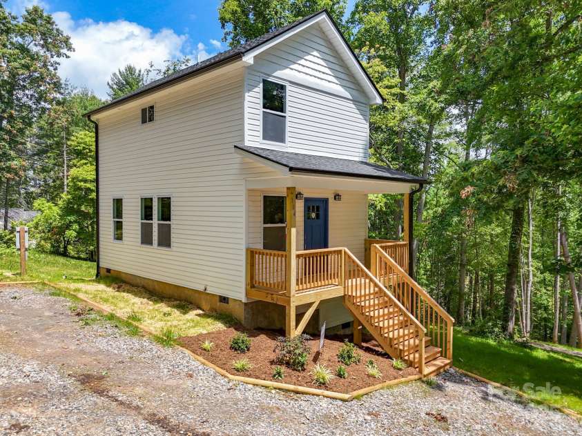 104 Forest Fern Lane, Alexander, NC 28701.  MLS# CAR4235359, YatesRealty ID 18825. 