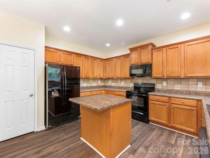 6507 Hermsley Road, Charlotte, NC 28278.  MLS# CAR4369896, YatesRealty ID 18825. 