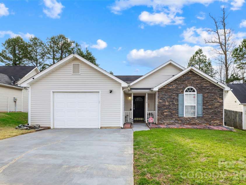 3720 Maggie Laney Drive, Charlotte, NC 28216.  MLS# CAR4353749, YatesRealty ID 18826. 