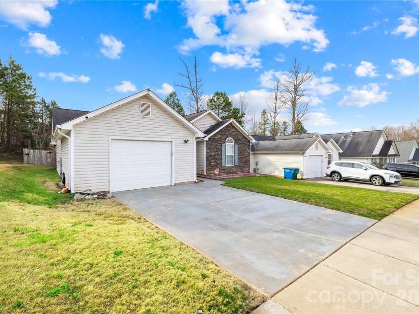 3720 Maggie Laney Drive, Charlotte, NC 28216.  MLS# CAR4353749, YatesRealty ID 18826. 