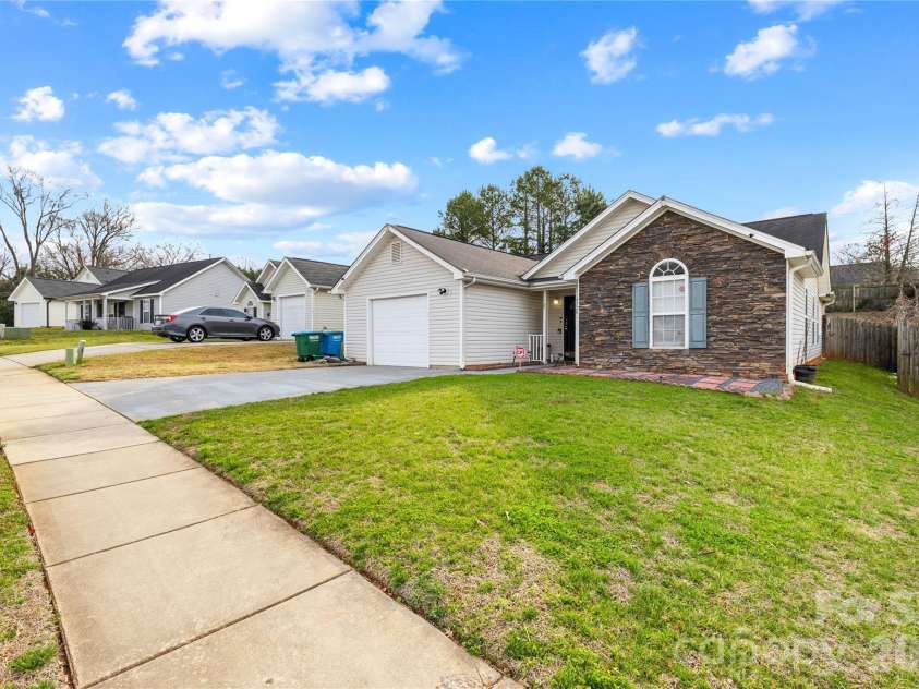 3720 Maggie Laney Drive, Charlotte, NC 28216.  MLS# CAR4353749, YatesRealty ID 18826. 