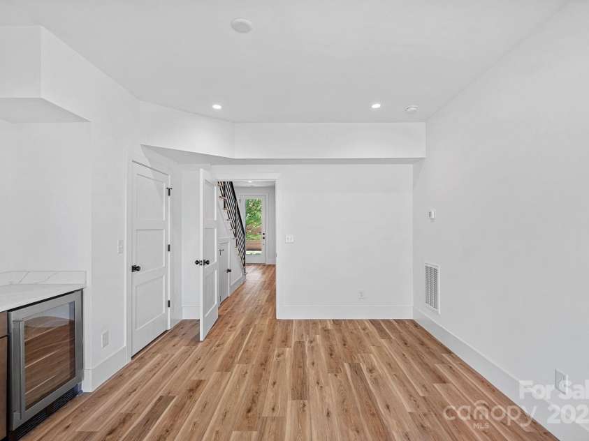 209 Keswick Avenue, Charlotte, NC 28206.  MLS# CAR4269621, YatesRealty ID 18827. 