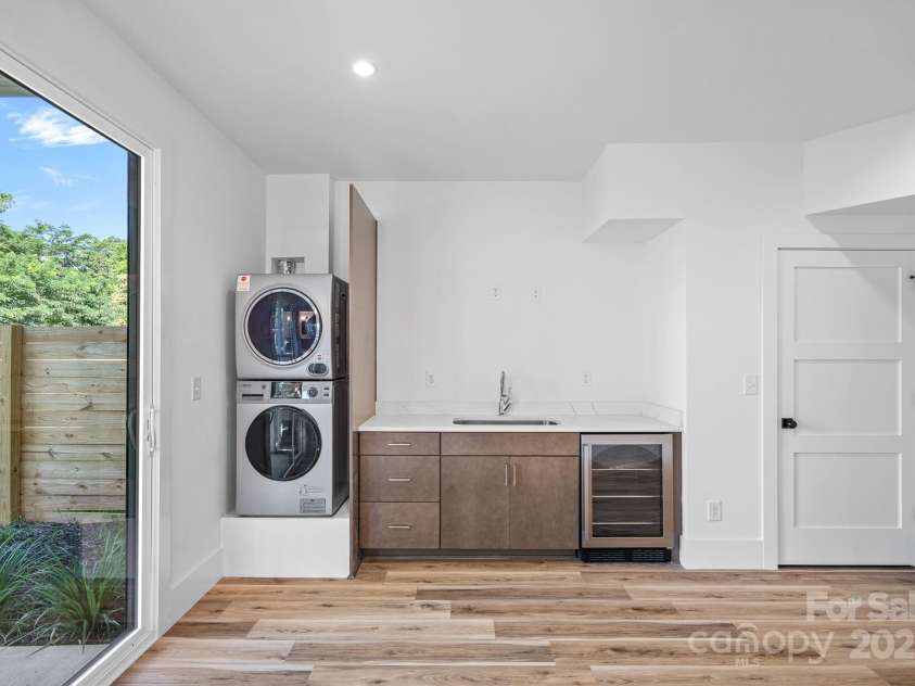 209 Keswick Avenue, Charlotte, NC 28206.  MLS# CAR4269621, YatesRealty ID 18827. 
