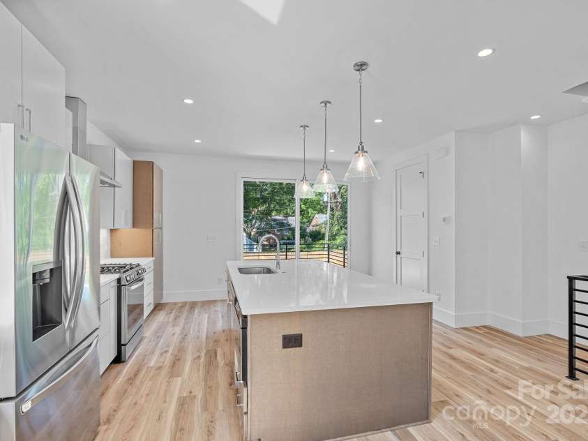 209 Keswick Avenue, Charlotte, NC 28206.  MLS# CAR4269621, YatesRealty ID 18827. 