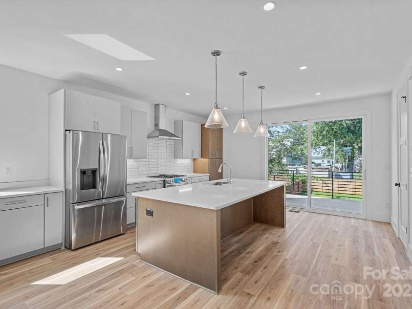 209 Keswick Avenue, Charlotte, NC 28206.  MLS# CAR4269621, YatesRealty ID 18827. 