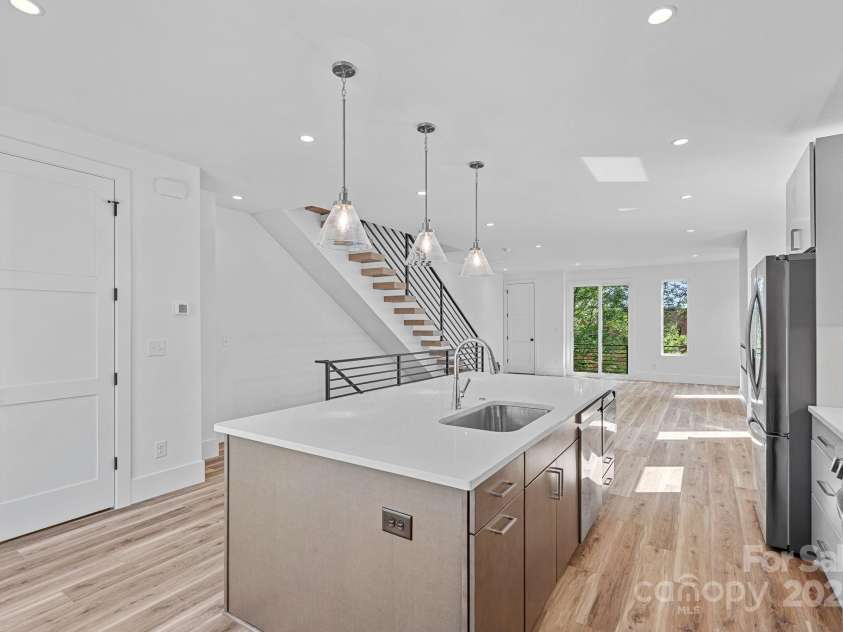 209 Keswick Avenue, Charlotte, NC 28206.  MLS# CAR4269621, YatesRealty ID 18827. 