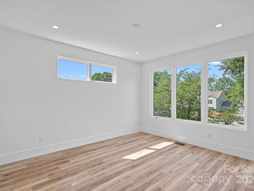 209 Keswick Avenue, Charlotte, NC 28206.  MLS# CAR4269621, YatesRealty ID 18827. 