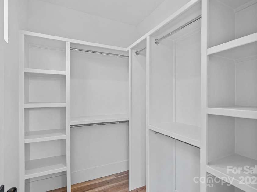 209 Keswick Avenue, Charlotte, NC 28206.  MLS# CAR4269621, YatesRealty ID 18827. 