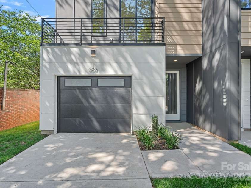 209 Keswick Avenue, Charlotte, NC 28206.  MLS# CAR4269621, YatesRealty ID 18827. 