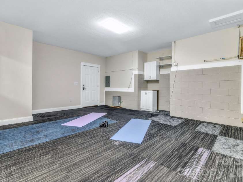 213 Nut Hatch Loop, Arden, NC 28704.  MLS# CAR4366811, YatesRealty ID 18827. Lex Room