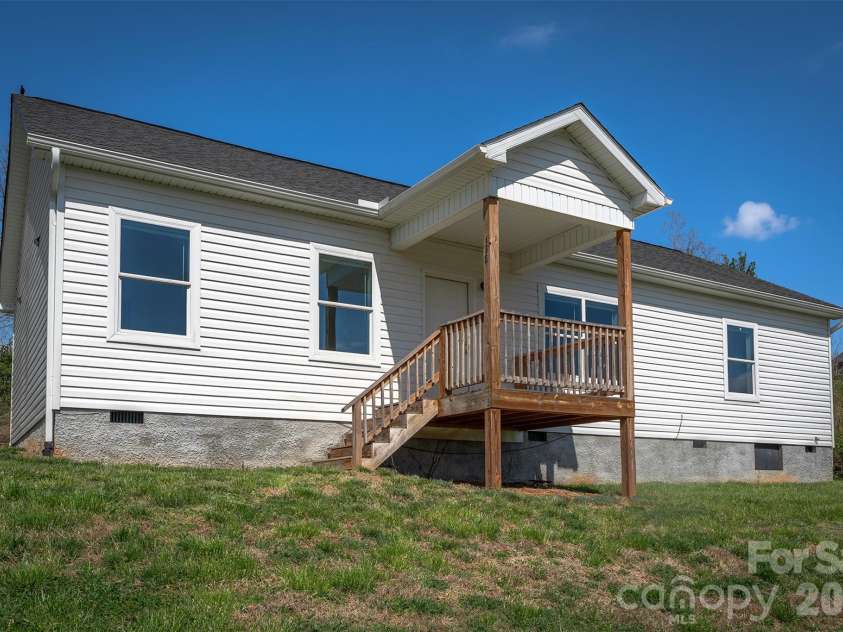 138 Indian Paintbrush Lane, Alexander, NC 28701.  MLS# CAR4363906, YatesRealty ID 18829. 