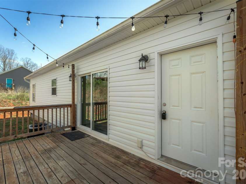 138 Indian Paintbrush Lane, Alexander, NC 28701.  MLS# CAR4363906, YatesRealty ID 18829. 