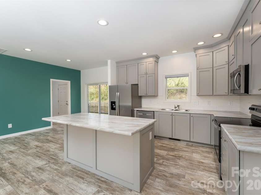 138 Indian Paintbrush Lane, Alexander, NC 28701.  MLS# CAR4363906, YatesRealty ID 18829. 