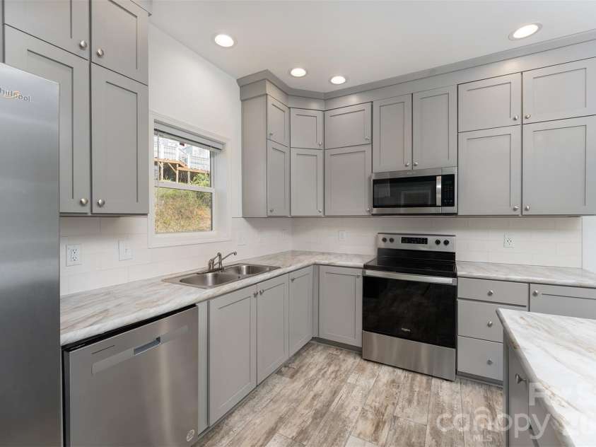 138 Indian Paintbrush Lane, Alexander, NC 28701.  MLS# CAR4363906, YatesRealty ID 18829. 
