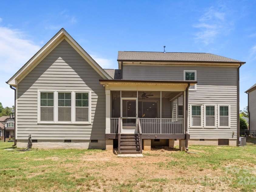 2414 Madeira Circle, Waxhaw, NC 28173.  MLS# CAR4260141, YatesRealty ID 18830. 