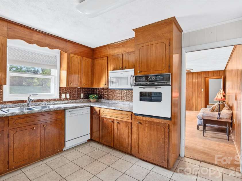 821 Woods Drive, Statesville, NC 28677.  MLS# CAR4365645, YatesRealty ID 18830. 