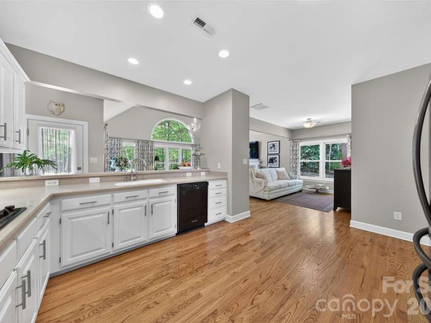 3336 Colvard Park Way, Charlotte, NC 28269.  MLS# CAR4368461, YatesRealty ID 18831. Bar Top Pass-Through