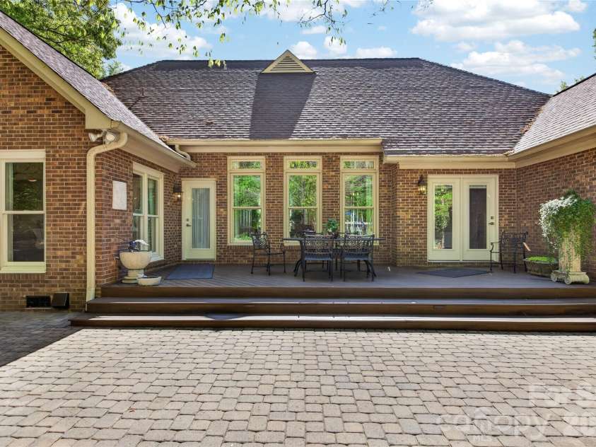 3336 Colvard Park Way, Charlotte, NC 28269.  MLS# CAR4368461, YatesRealty ID 18831. Ease of Entertaining
