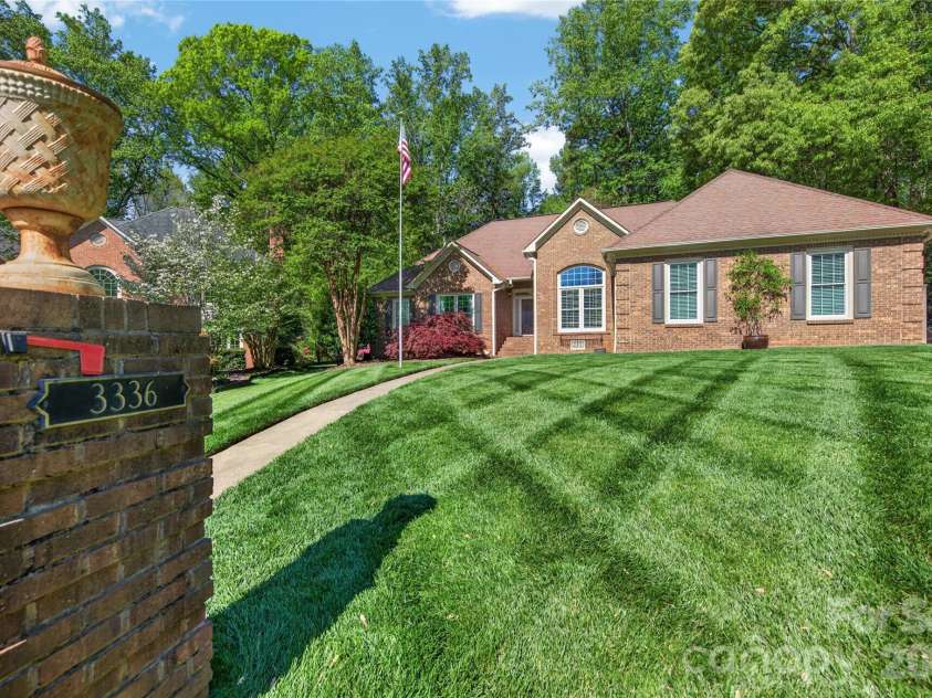 3336 Colvard Park Way, Charlotte, NC 28269.  MLS# CAR4368461, YatesRealty ID 18831. Full Brick Ranch