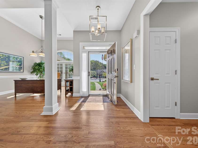 3336 Colvard Park Way, Charlotte, NC 28269.  MLS# CAR4368461, YatesRealty ID 18831. Open Foyer