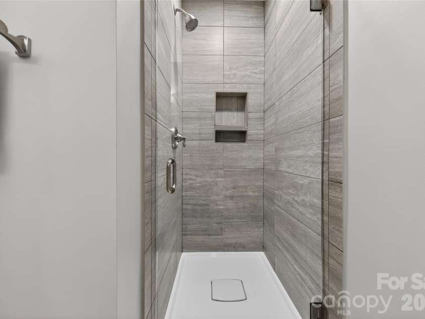 3336 Colvard Park Way, Charlotte, NC 28269.  MLS# CAR4368461, YatesRealty ID 18831. Updated Full Bath Three