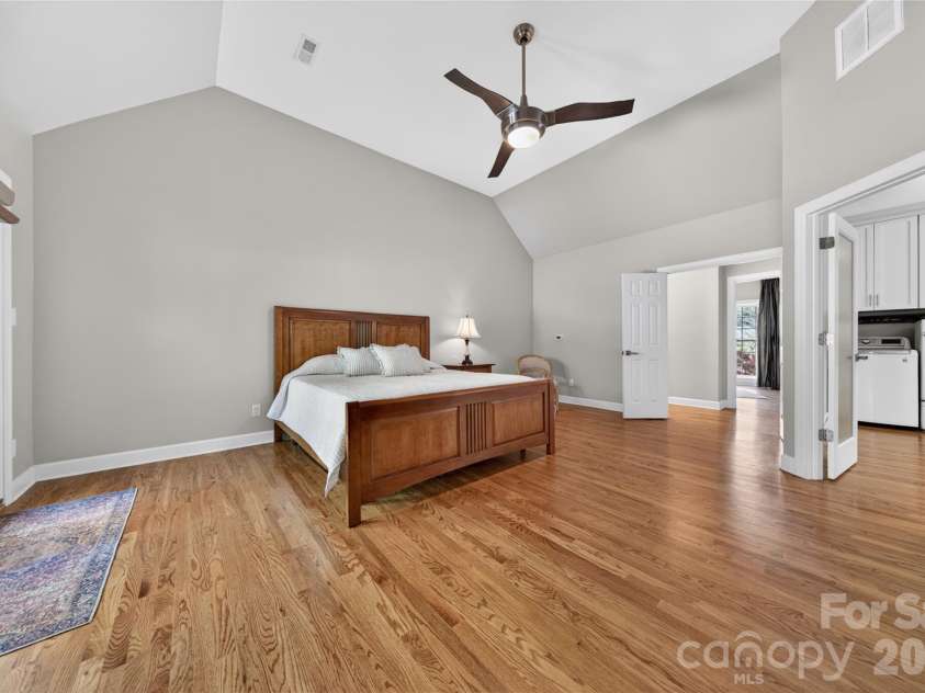 3336 Colvard Park Way, Charlotte, NC 28269.  MLS# CAR4368461, YatesRealty ID 18831. Vaulted Ceiling