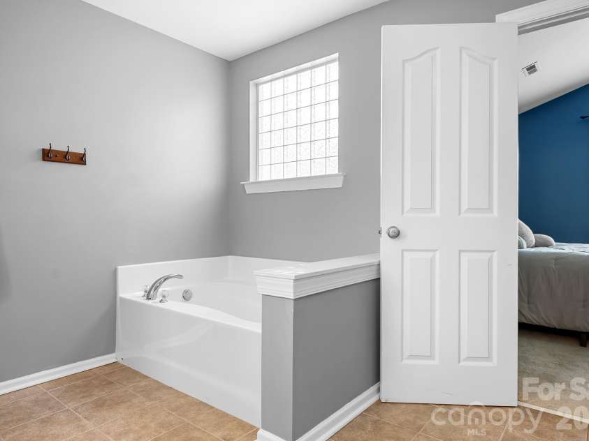 1600 Dartmoor Avenue, Concord, NC 28027.  MLS# CAR4346996, YatesRealty ID 18832. 