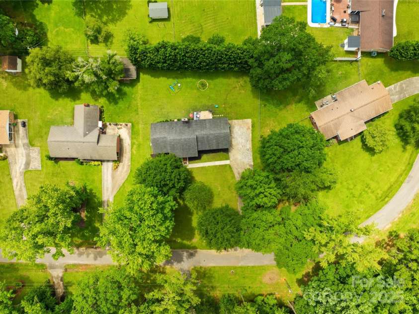 815 Lakeside Circle, Lancaster, SC 29720.  MLS# CAR4263042, YatesRealty ID 18832. 